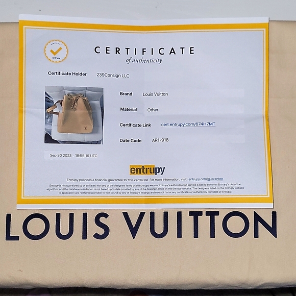 LOUIS VUITTON Leather Bucket Bag. Pre-Owned - Picture 2 of 8